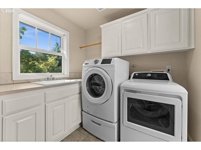 2352 Nw BREWER Ln, Portland, OR 97229