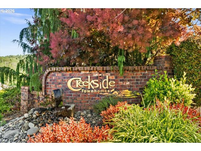 2352 Nw BREWER Ln, Portland, OR 97229