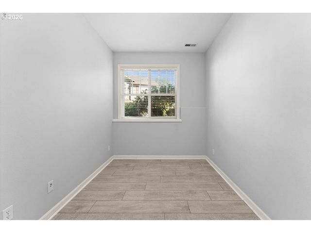 2352 Nw BREWER Ln, Portland, OR 97229