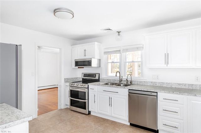 31 Bayview DR, Poquoson, VA 23662