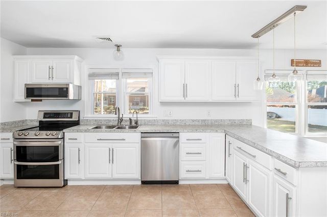 31 Bayview DR, Poquoson, VA 23662