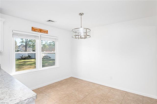 31 Bayview DR, Poquoson, VA 23662