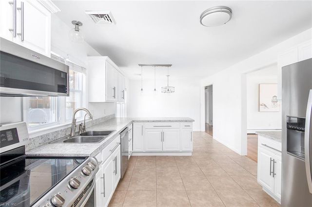 31 Bayview DR, Poquoson, VA 23662