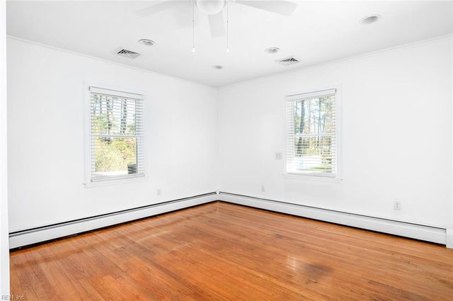 31 Bayview DR, Poquoson, VA 23662