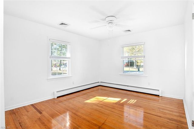 31 Bayview DR, Poquoson, VA 23662