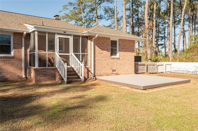 31 Bayview DR, Poquoson, VA 23662