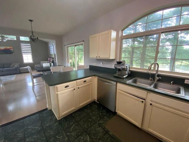 5628 Versailles Avenue, Ann Arbor, MI 48103
