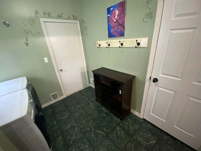 5628 Versailles Avenue, Ann Arbor, MI 48103