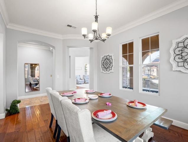 1152 Lester Avenue, Clovis, CA 93619