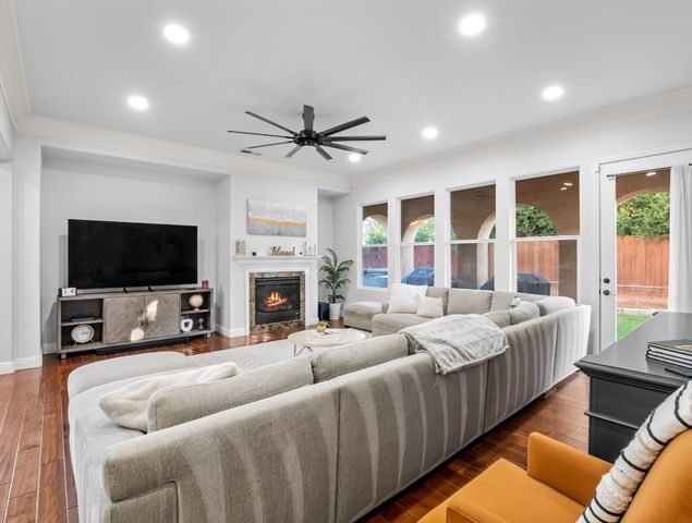 1152 Lester Avenue, Clovis, CA 93619