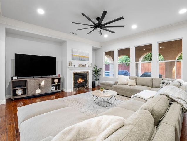 1152 Lester Avenue, Clovis, CA 93619