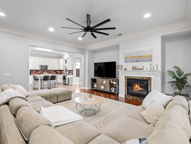 1152 Lester Avenue, Clovis, CA 93619