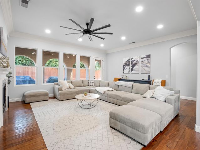 1152 Lester Avenue, Clovis, CA 93619