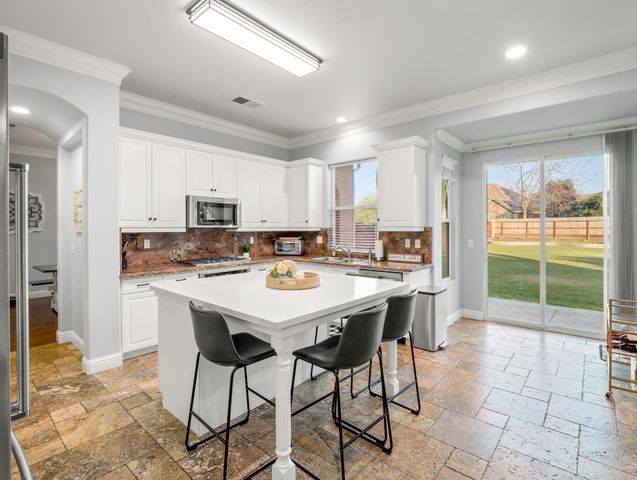 1152 Lester Avenue, Clovis, CA 93619