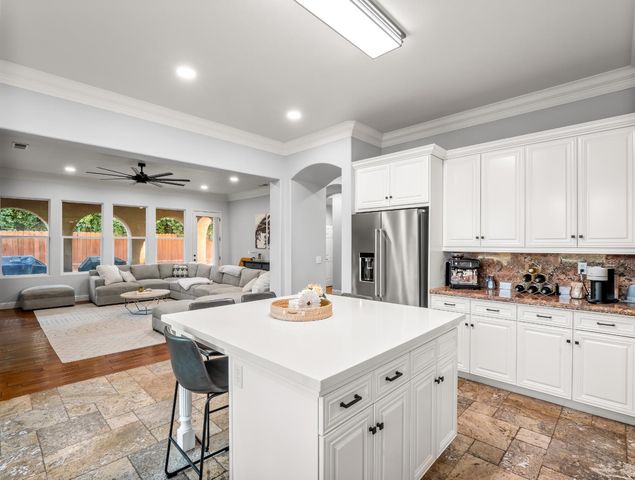 1152 Lester Avenue, Clovis, CA 93619