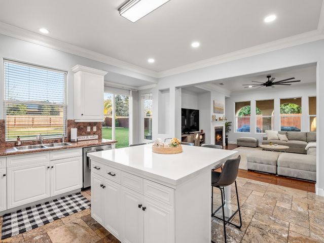 1152 Lester Avenue, Clovis, CA 93619