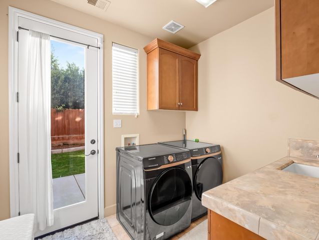 1152 Lester Avenue, Clovis, CA 93619