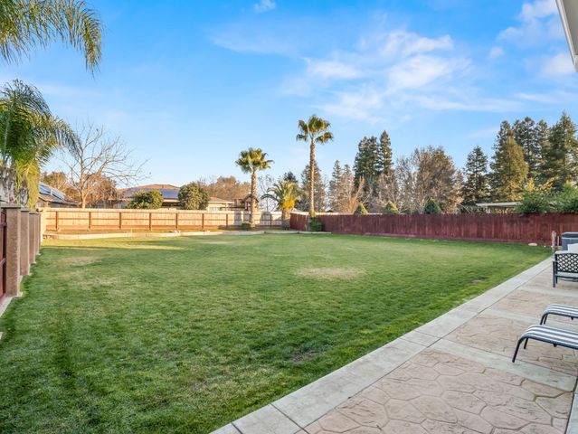 1152 Lester Avenue, Clovis, CA 93619