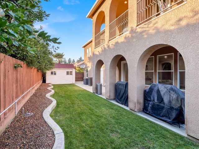 1152 Lester Avenue, Clovis, CA 93619