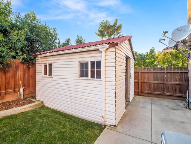 1152 Lester Avenue, Clovis, CA 93619