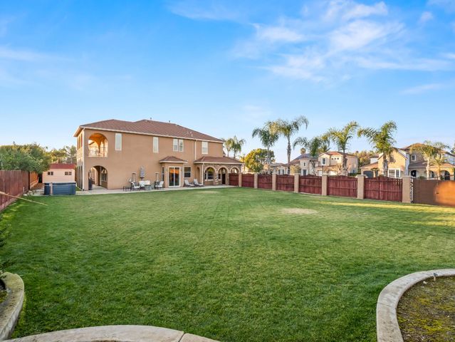 1152 Lester Avenue, Clovis, CA 93619