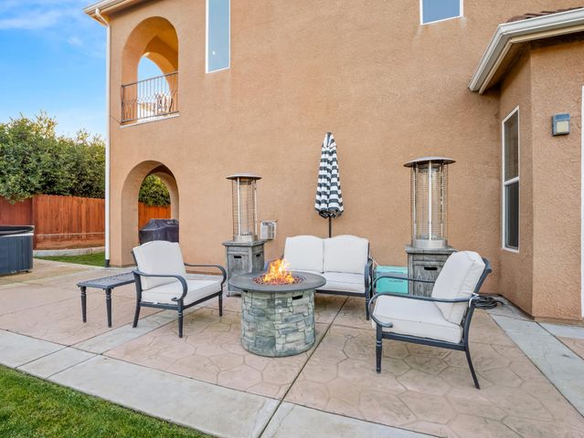 1152 Lester Avenue, Clovis, CA 93619