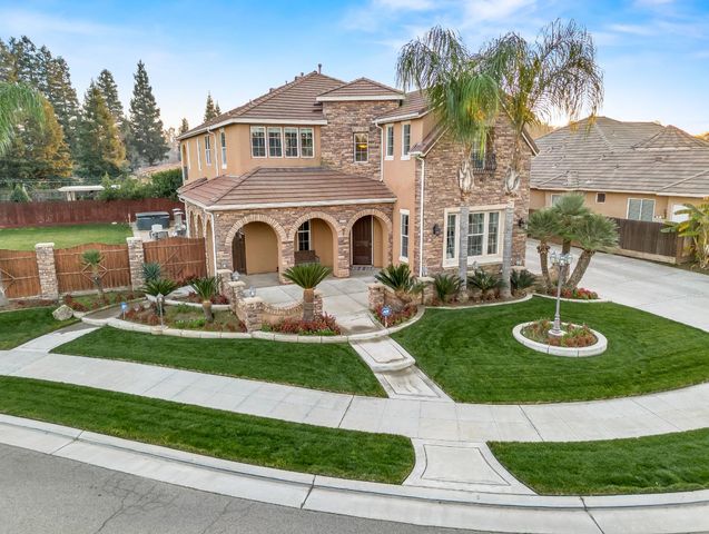 1152 Lester Avenue, Clovis, CA 93619