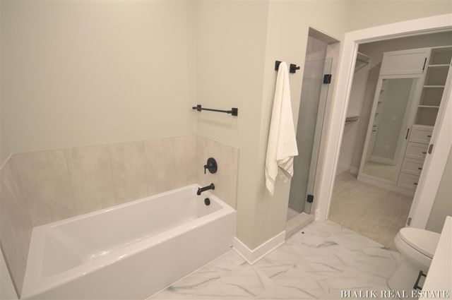 580 Sun Vale Lane 5, Grandville, MI 49418