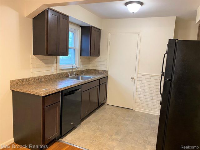 3012 GREENFIELD Road, Berkley, MI 48072