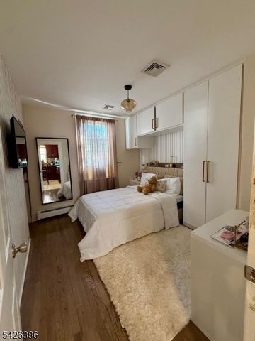 195 Maple St, Kearny Town, NJ 07032