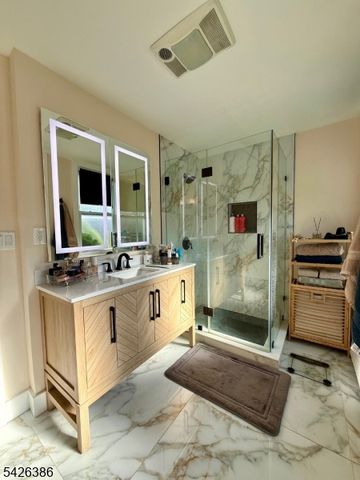 195 Maple St, Kearny Town, NJ 07032