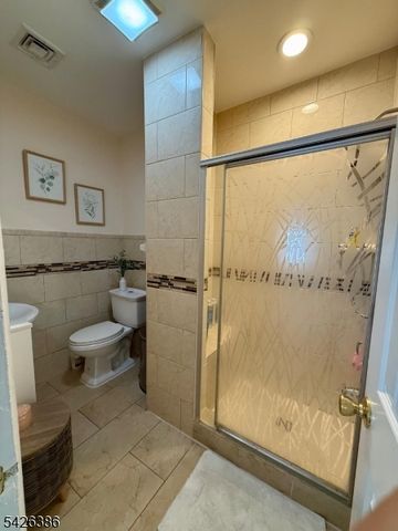 195 Maple St, Kearny Town, NJ 07032