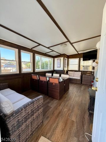 195 Maple St, Kearny Town, NJ 07032