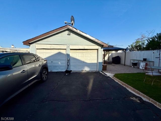 195 Maple St, Kearny Town, NJ 07032