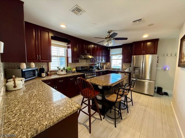 195 Maple St, Kearny Town, NJ 07032