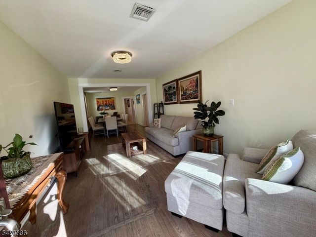 195 Maple St, Kearny Town, NJ 07032