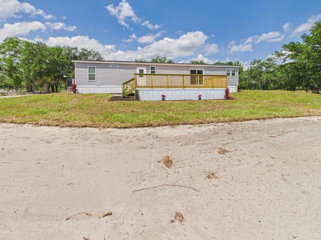 18574 NW 284th Street, Okeechobee, FL 34972