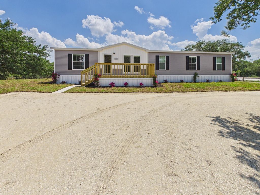 18574 NW 284th Street, Okeechobee, FL 34972