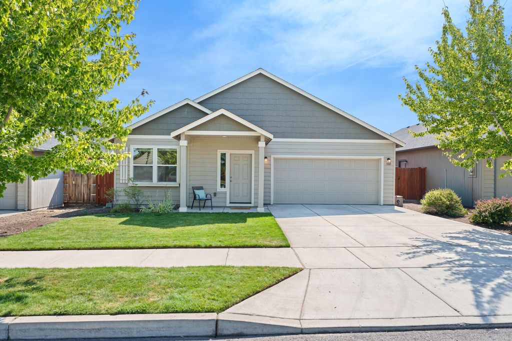 3160 SW Obsidian Court, Redmond, OR 97756