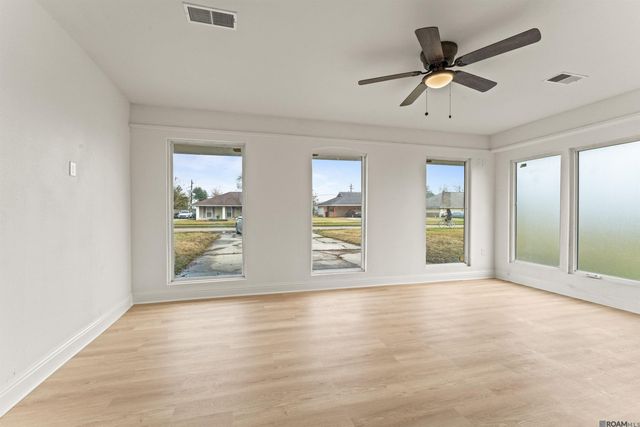 9458 W Darryl Pkwy, Baton Rouge, LA 70815