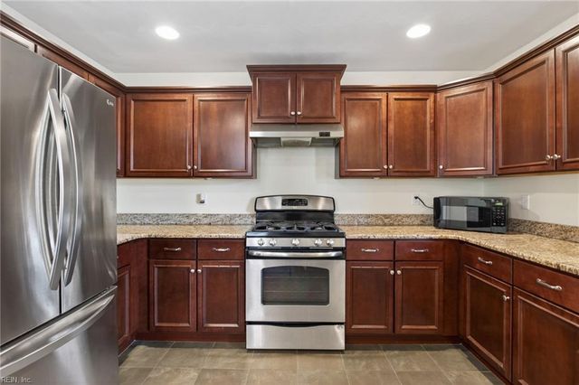 5448 Paperwhite LN, Virginia Beach, VA 23455