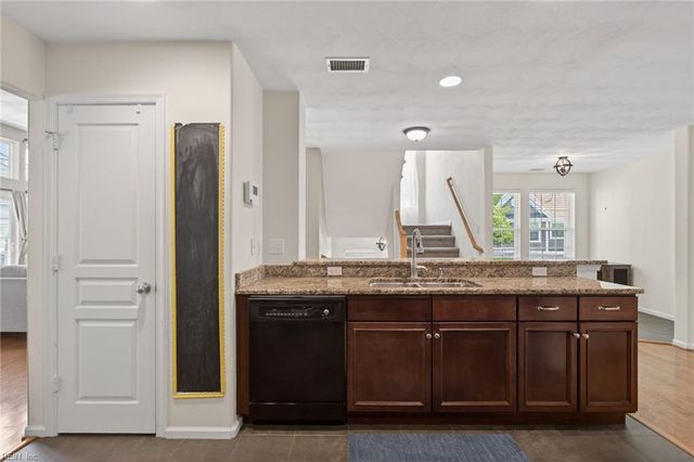 5448 Paperwhite LN, Virginia Beach, VA 23455