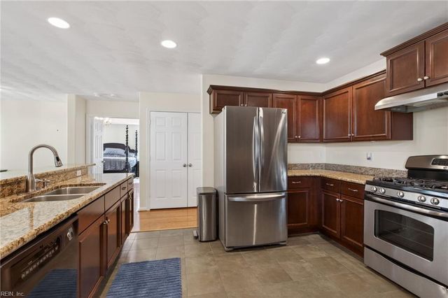 5448 Paperwhite LN, Virginia Beach, VA 23455