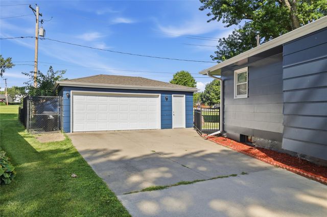 318 SE Wanda Drive, Ankeny, IA 50021