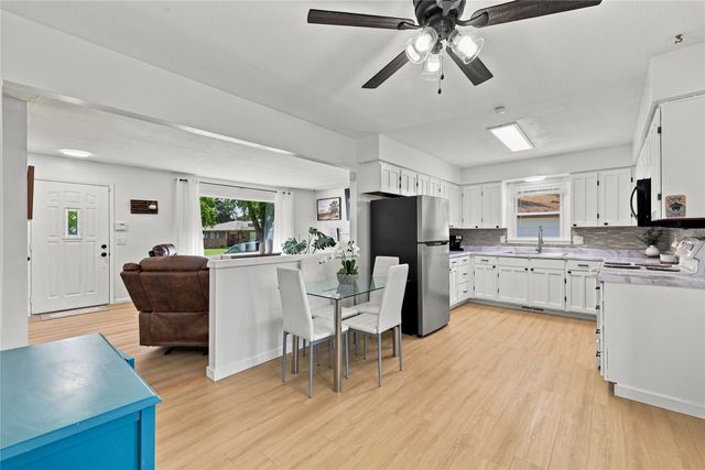 318 SE Wanda Drive, Ankeny, IA 50021