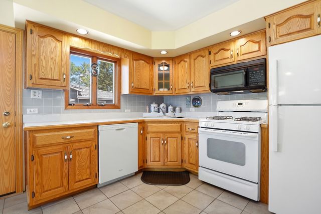16813 Oconto Avenue, Tinley Park, IL 60477