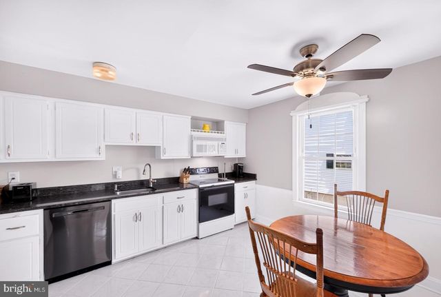 25 IROQUOIS DR, Royersford, PA 19468