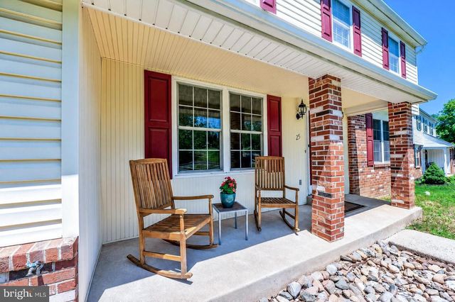 25 IROQUOIS DR, Royersford, PA 19468