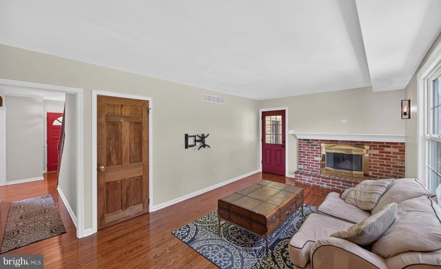 25 IROQUOIS DR, Royersford, PA 19468