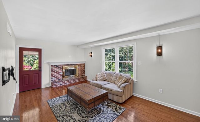 25 IROQUOIS DR, Royersford, PA 19468